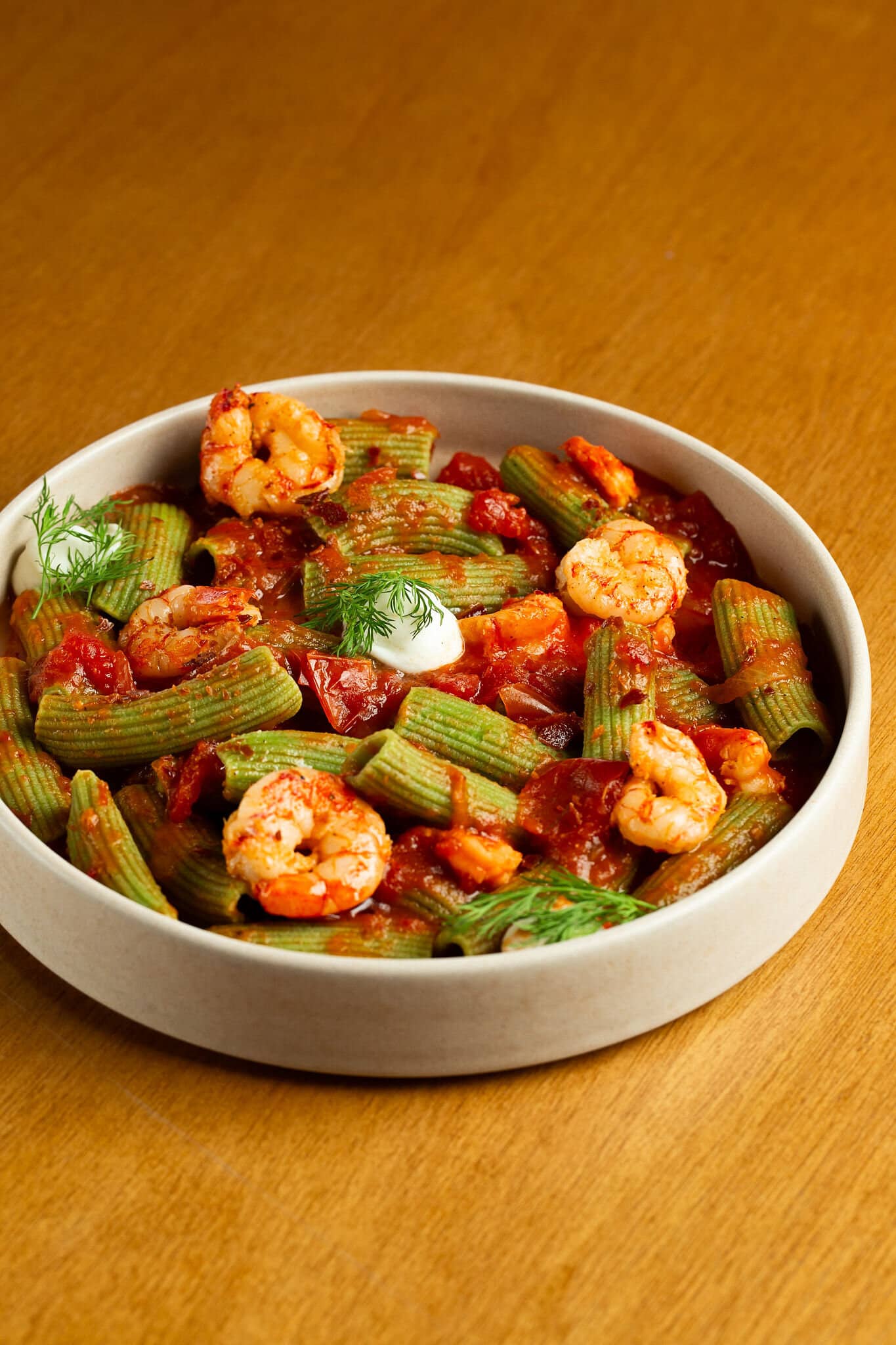 Foto del plato Rigatoni con espinaca y camarones